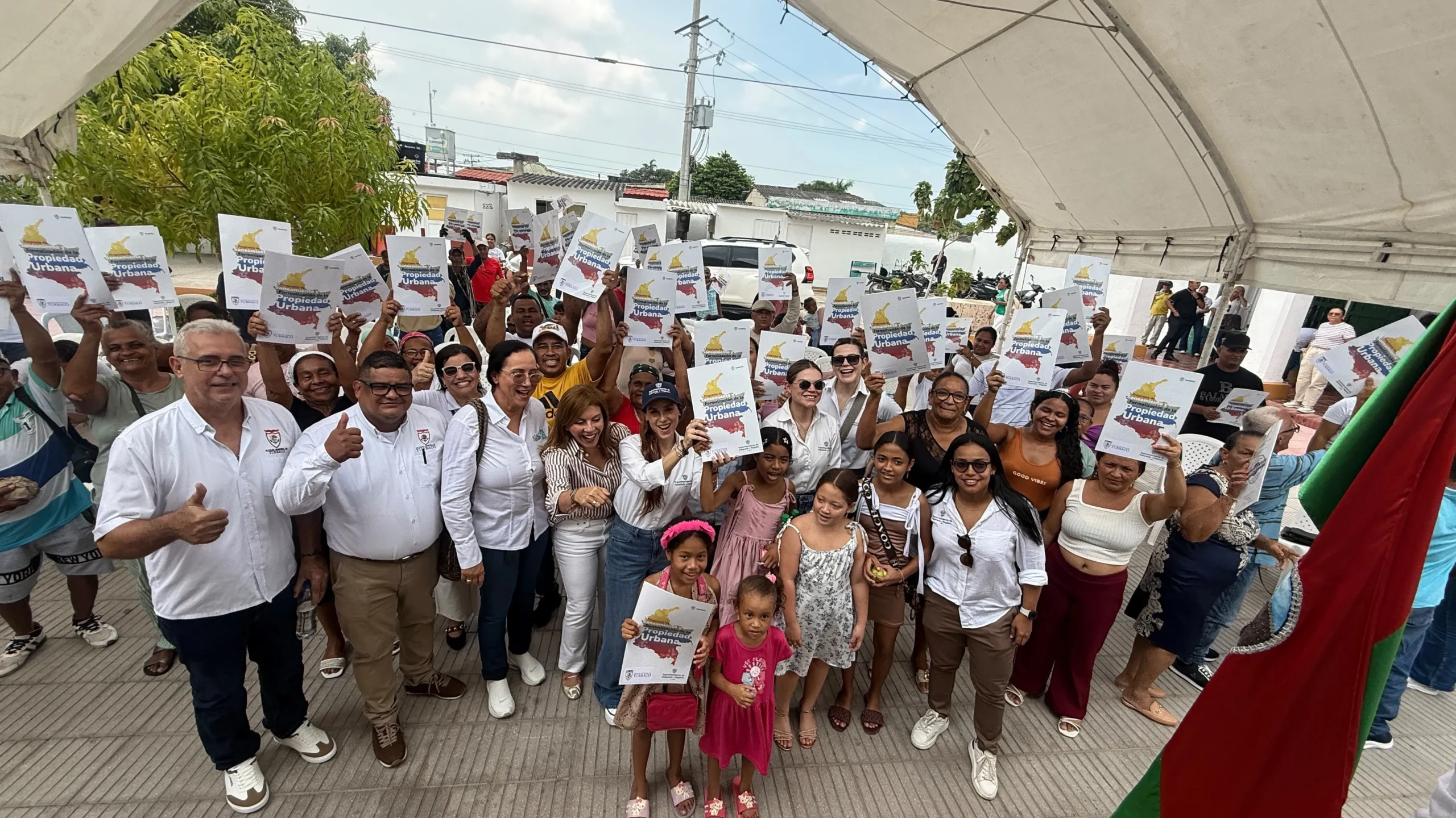 • Con esta entrega, la localidad bolivarense superó los 348 predios formalizados.